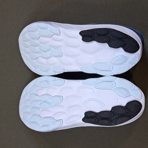 New Balance Fresh Foam 520 v9 Sneaker - Color: Blue / White - Size: Women 8.5 - Picture 8 of 9